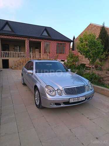 Mercedes E 270-1
