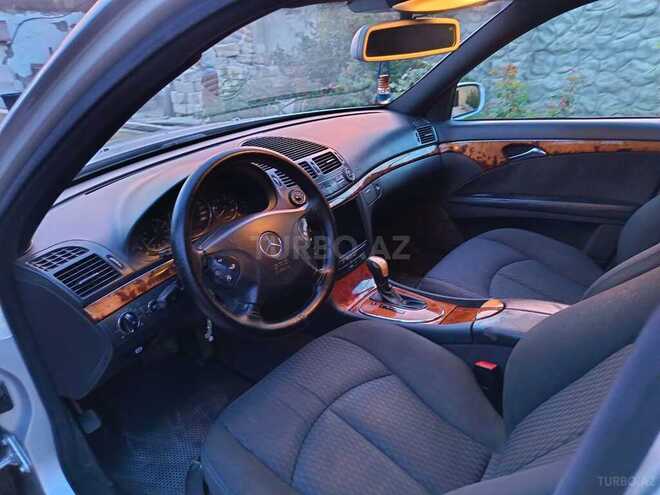 Mercedes E 270-13