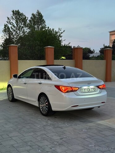 Hyundai Sonata-4
