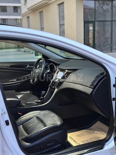 Hyundai Sonata-11
