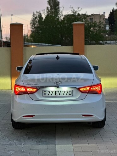 Hyundai Sonata-5