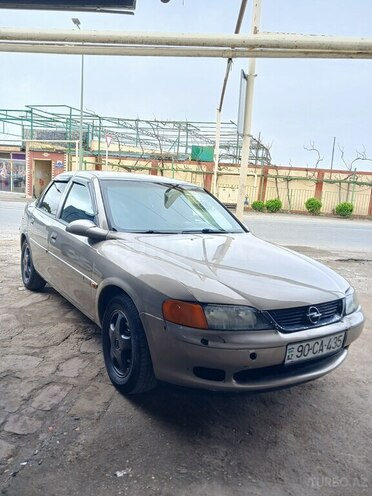 Opel Vectra-4
