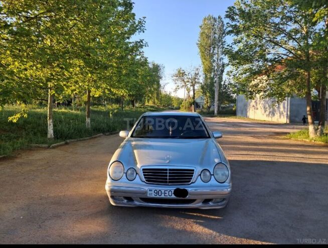 Mercedes E 280-1