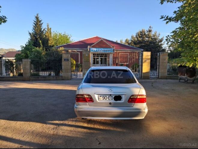 Mercedes E 280-2