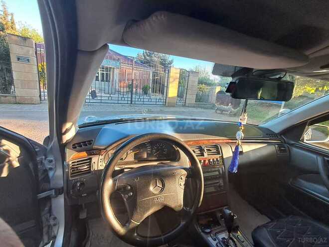 Mercedes E 280-7