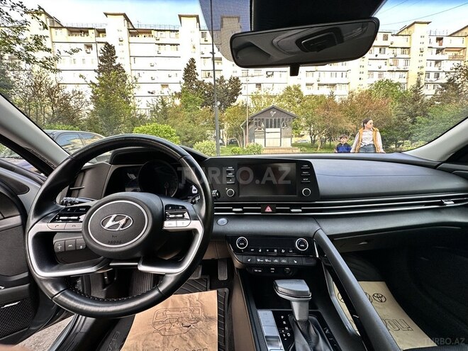 Hyundai Elantra-11