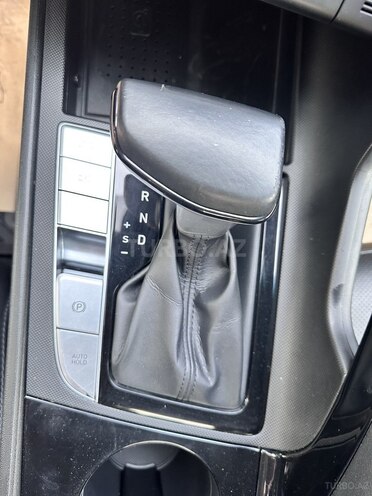 Hyundai Elantra-14