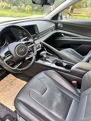Hyundai Elantra-12