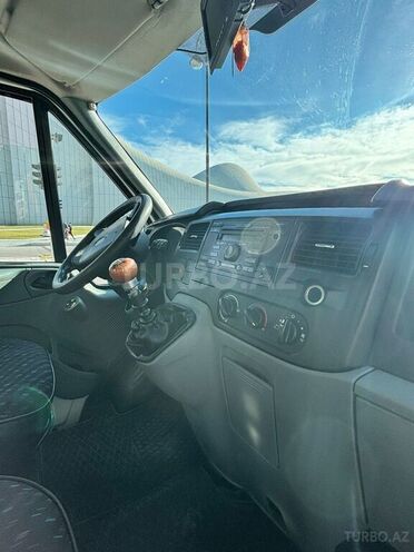 Ford Transit-6