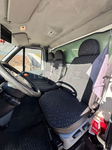 Ford Transit-11