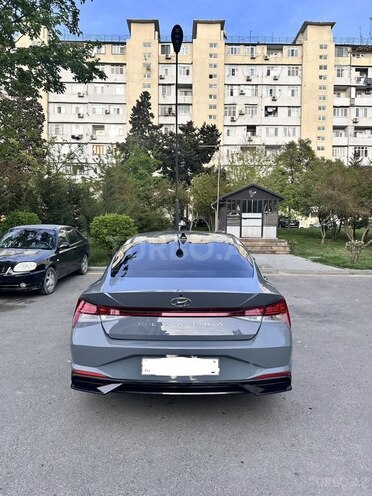 Hyundai Elantra-4