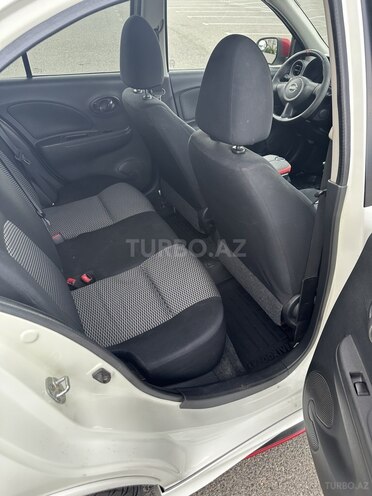 Nissan March-11