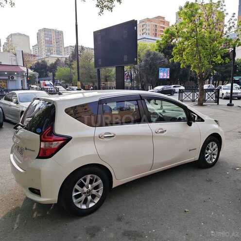Nissan Note-8