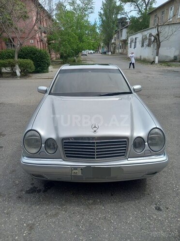 Mercedes E 240-1