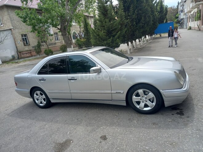 Mercedes E 240-3