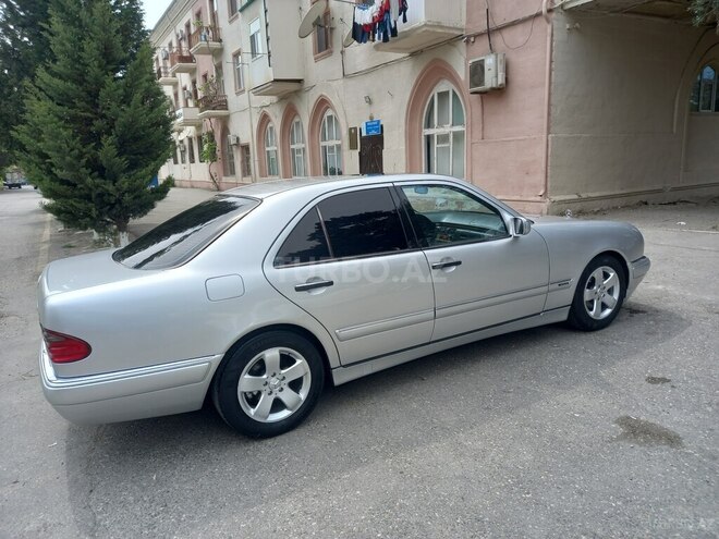 Mercedes E 240-2
