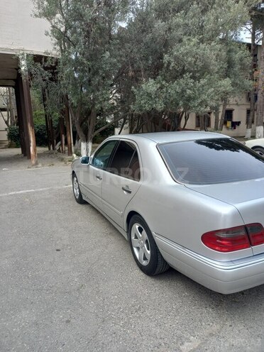 Mercedes E 240-6