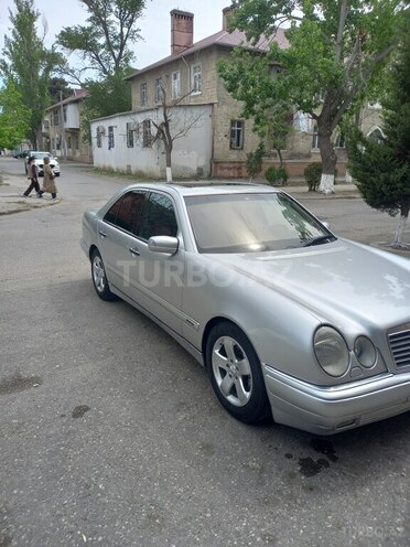 Mercedes E 240-7