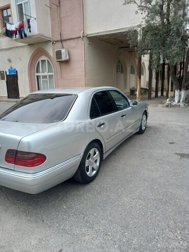 Mercedes E 240-8