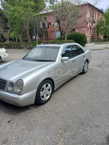 Mercedes E 240-10