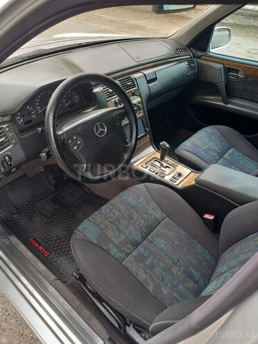 Mercedes E 240-14