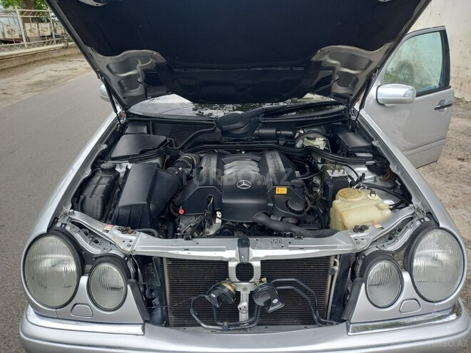 Mercedes E 240-16