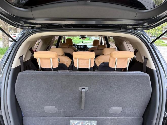 Kia Carnival-11