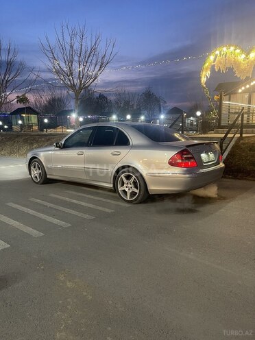 Mercedes E 240-4