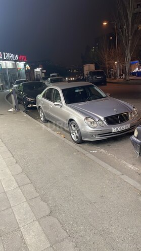 Mercedes E 240-1