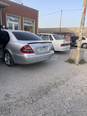 Mercedes E 240-3