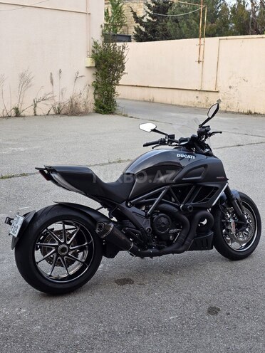 Ducati Diavel-4