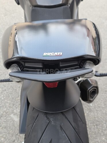 Ducati Diavel-10