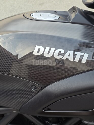 Ducati Diavel-8