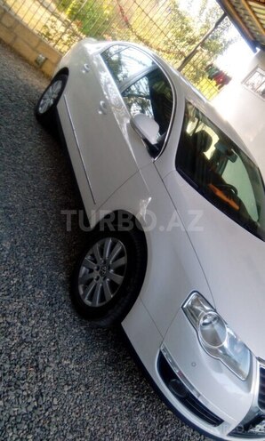 Volkswagen Passat-8