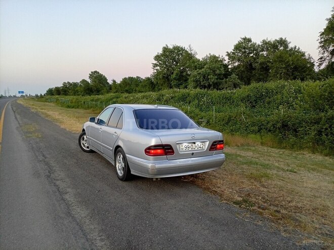 Mercedes E 220-6