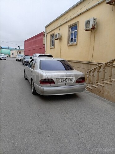 Mercedes E 220-3