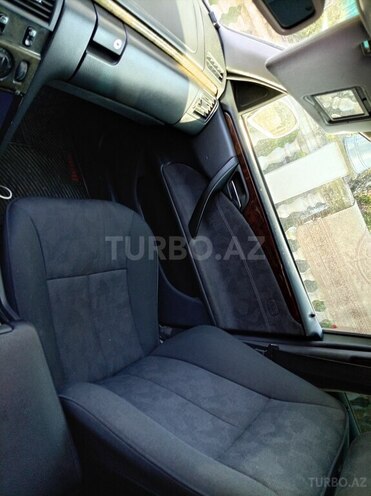 Mercedes E 220-8