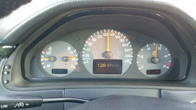Mercedes E 220-10