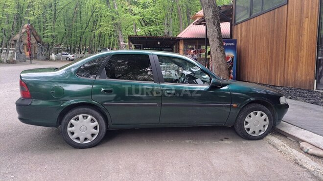 Opel Vectra-4