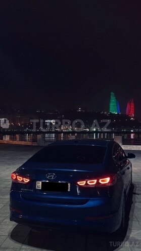 Hyundai Elantra-3