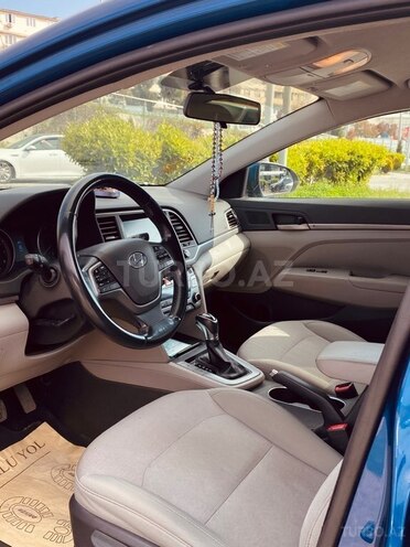 Hyundai Elantra-4