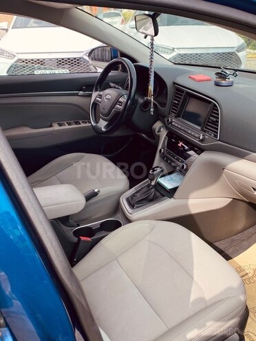 Hyundai Elantra-9