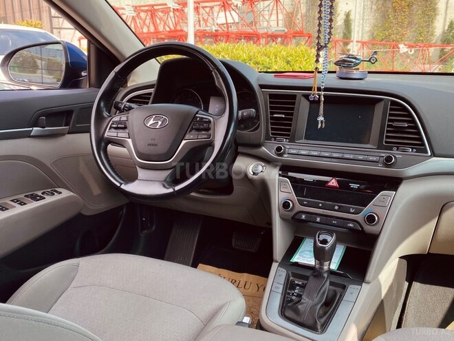 Hyundai Elantra-7
