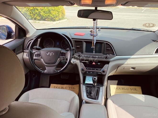 Hyundai Elantra-8