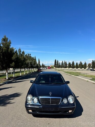 Mercedes E 280-1
