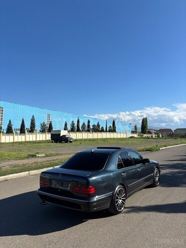 Mercedes E 280-6
