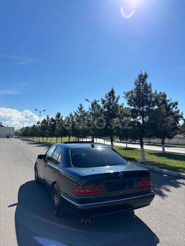 Mercedes E 280-4
