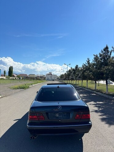 Mercedes E 280-5