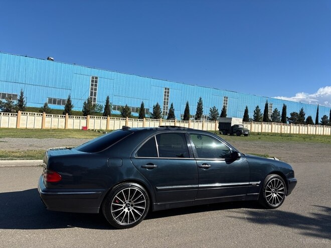 Mercedes E 280-8