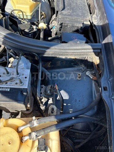 Mercedes E 280-17